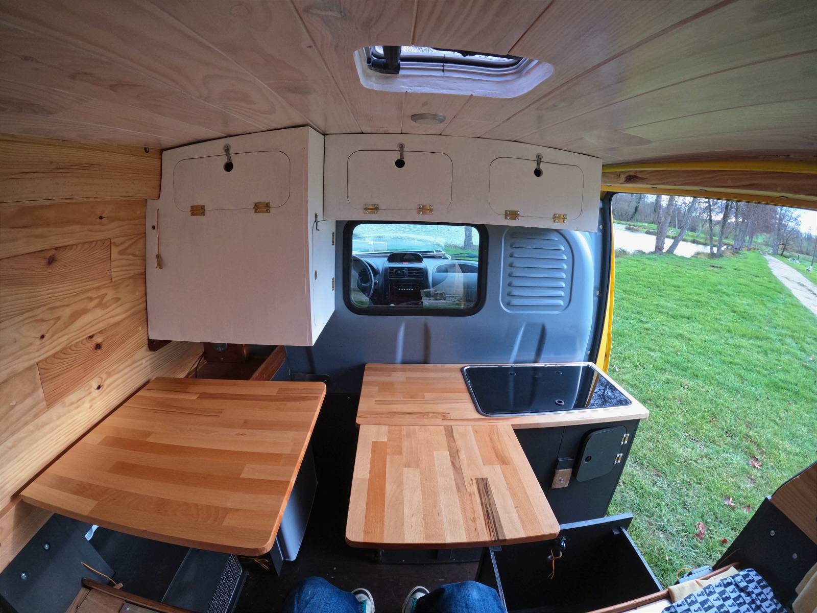 Citroën Jumpy L2H1 d'Erwan et Gwen - LD Camp  Fourgon camping car, Contre  plaqué bouleau, Colonne de rangement