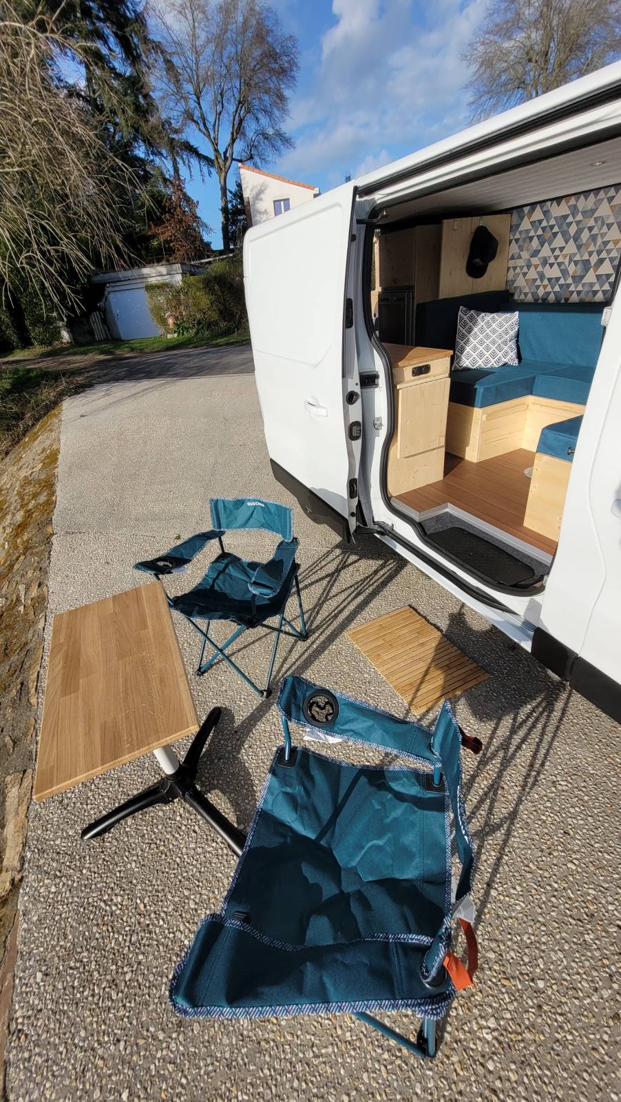 VangelaCampervan – Camping-car automatique Renault Trafic - 2 couchages à  partir de 74,00 £ par jour Goboony