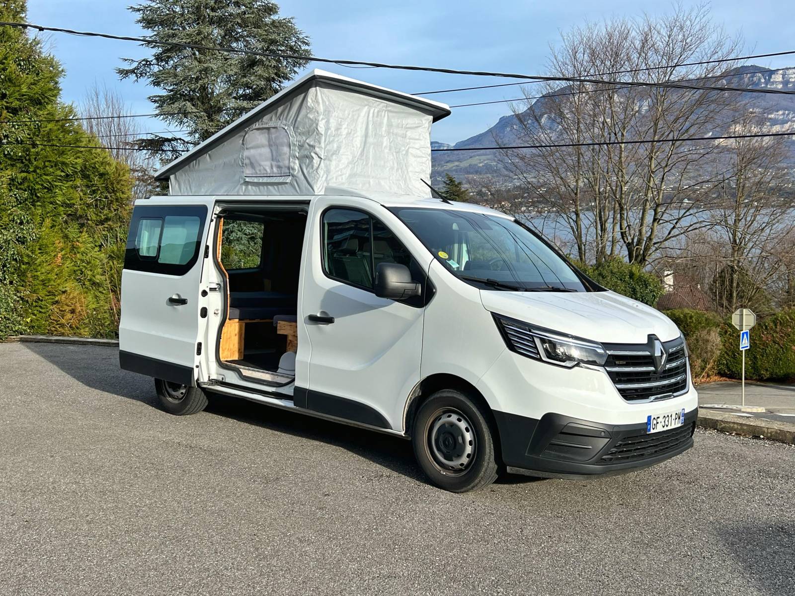 Location renault trafic 2024 aménagé camping car