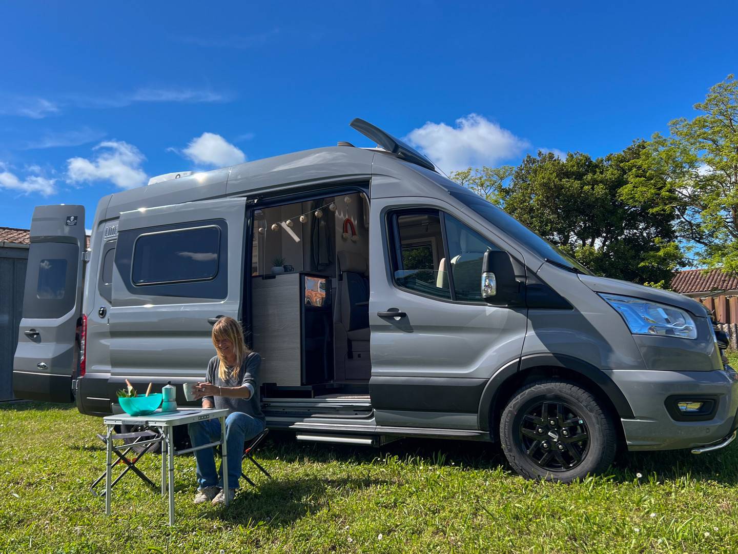 Location fourgon Loix (17) Ford BURSTNER Linéo Wikicampers - Main Image